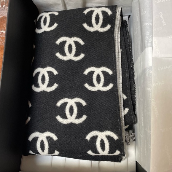 BNIB Authentic Chanel CC Scarf with tags never worn! - Picture 3 of 4